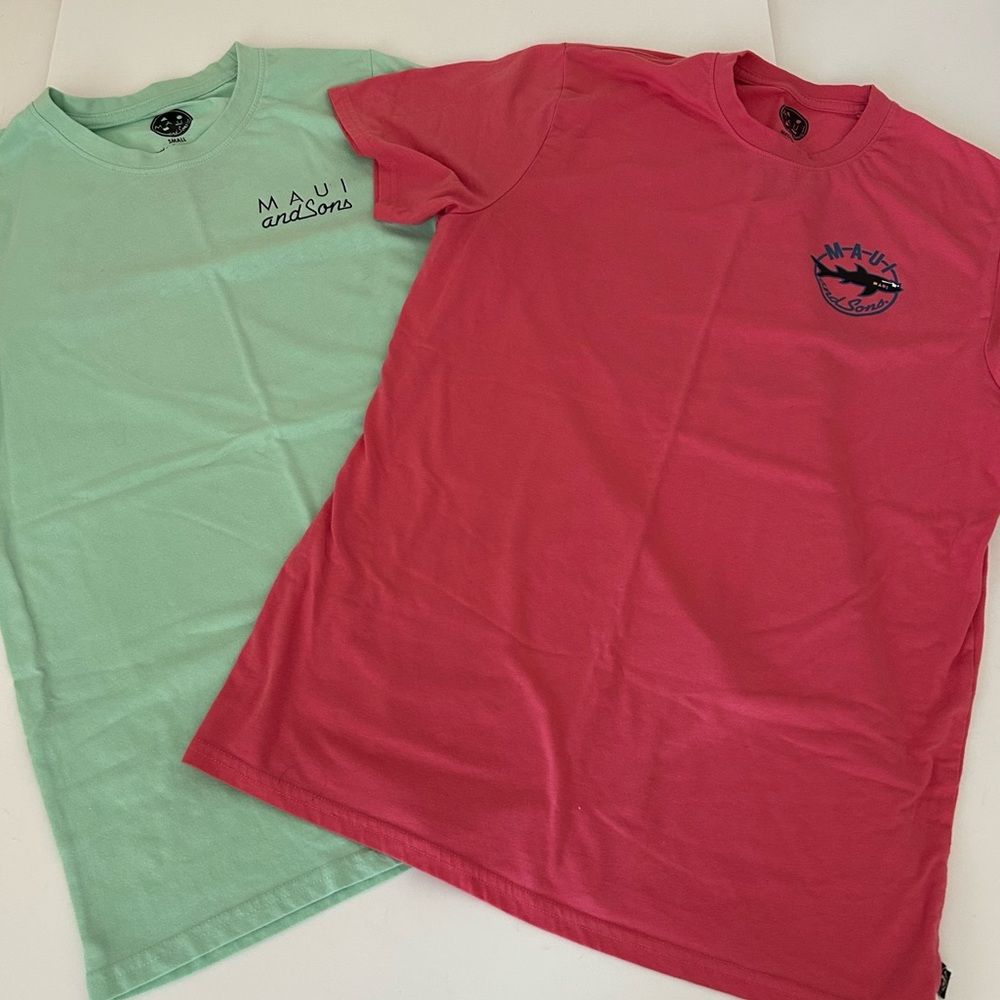 Maui And Sons Small Green Bright Coral Medium Graphic Short Sleeve Tee Shirt